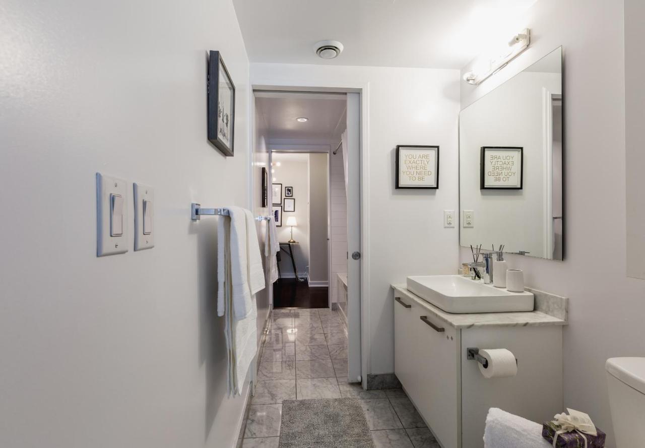 Condo Downtown, Cn Tower, Financial District Торонто Екстер'єр фото