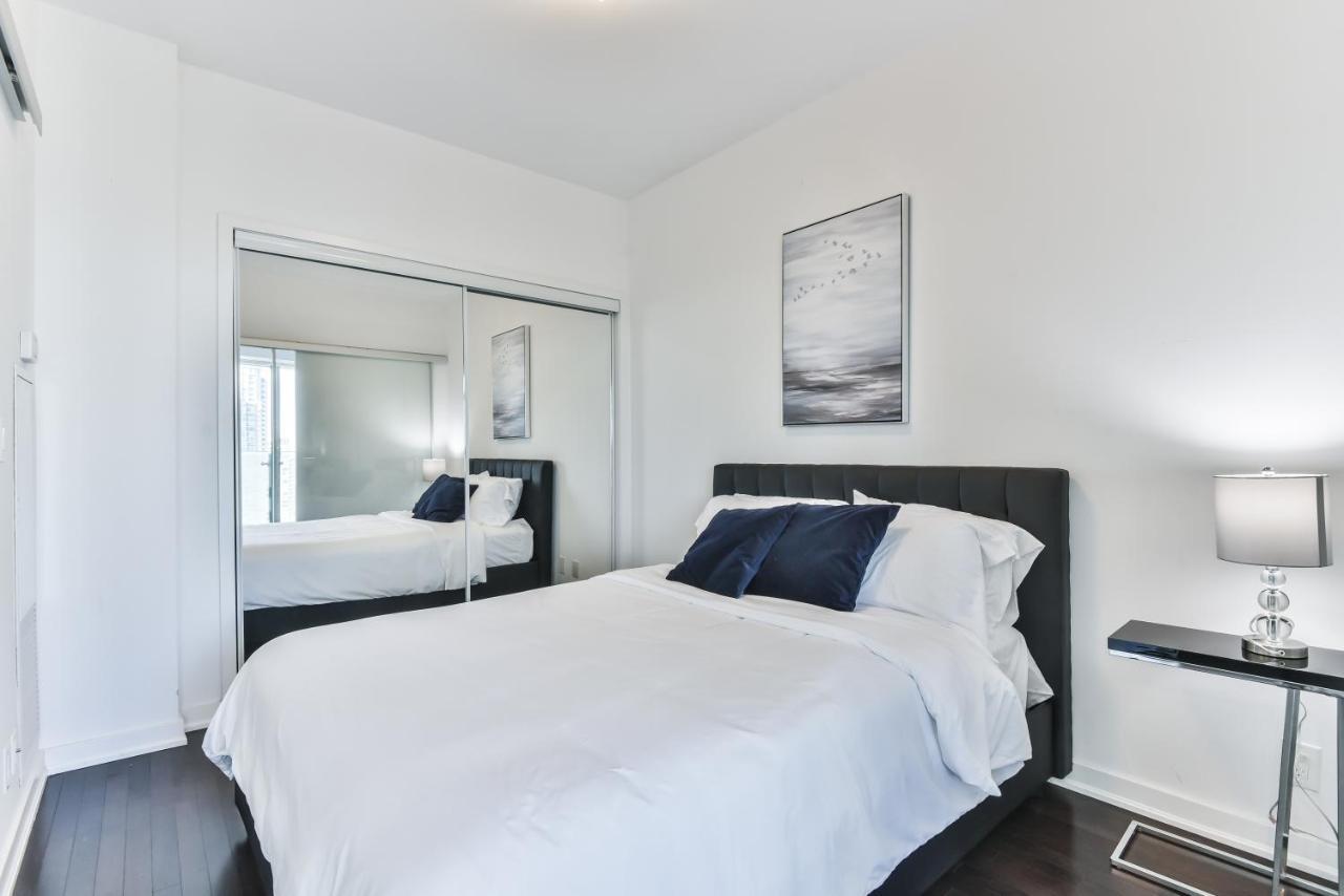 Condo Downtown, Cn Tower, Financial District Торонто Екстер'єр фото