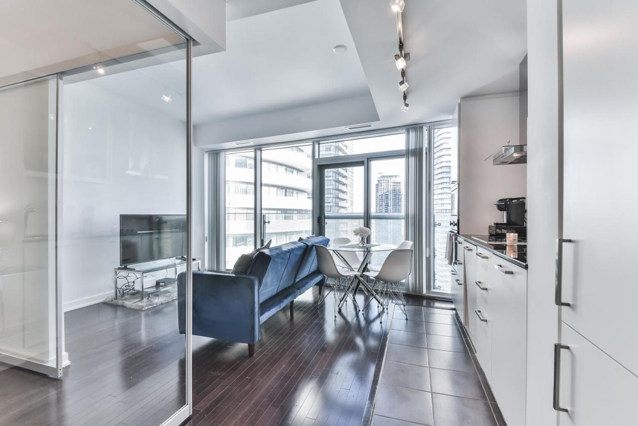 Condo Downtown, Cn Tower, Financial District Торонто Екстер'єр фото