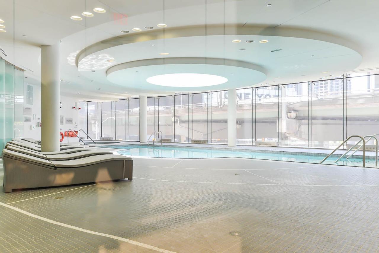 Condo Downtown, Cn Tower, Financial District Торонто Екстер'єр фото